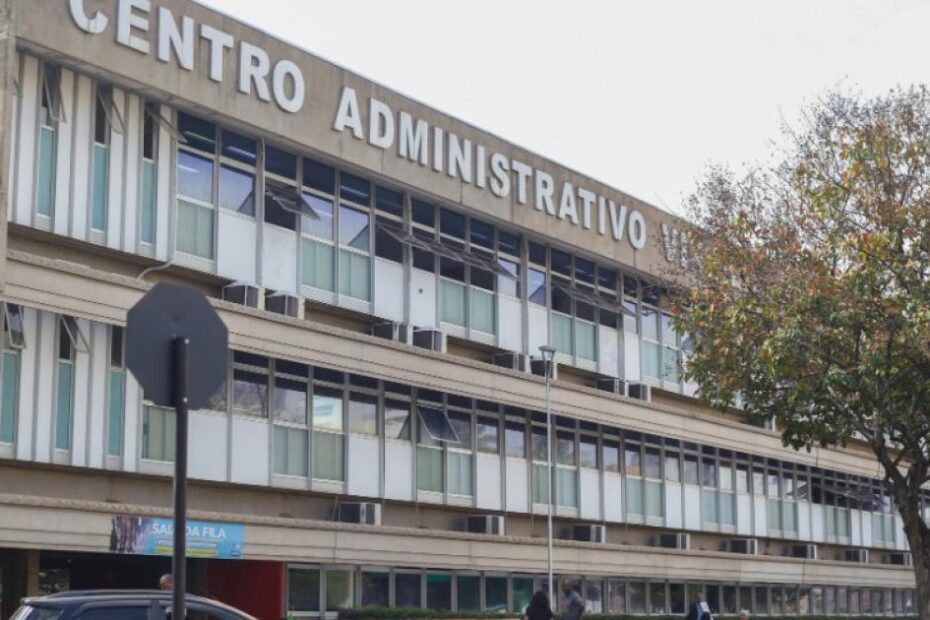 Prefeitura abre edital com vagas para professor, nutricionista e outros cargos; salários podem chegar a R$ 4,1 mil - Diário de Uberlândia