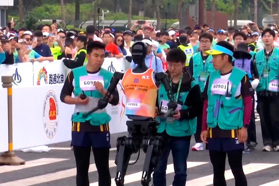 Robôs participam de maratona ao lado de humanos na China