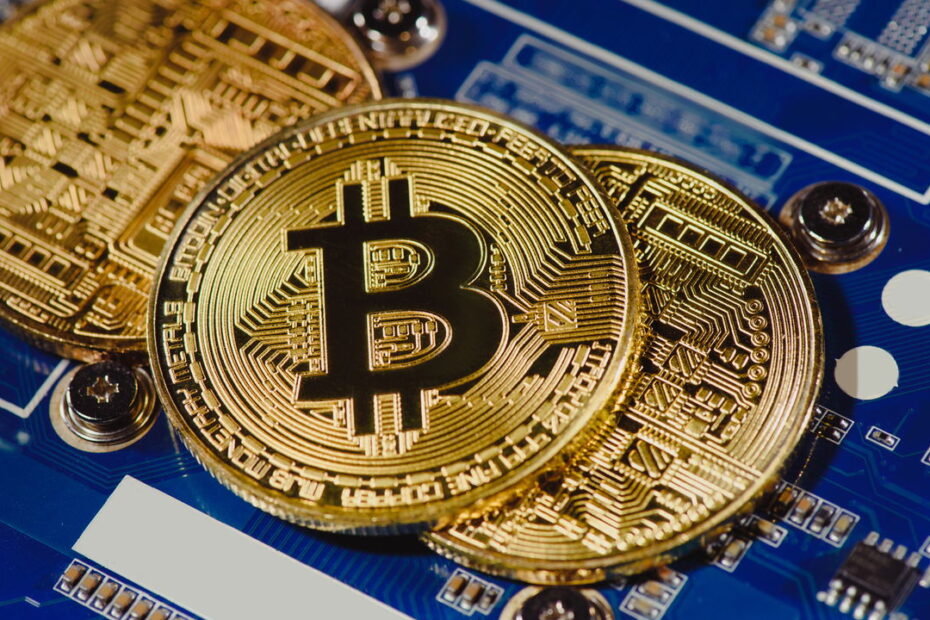 Bitcoin avança forte para US$ 97 mil com retomada de fluxo para ETFs de cripto!