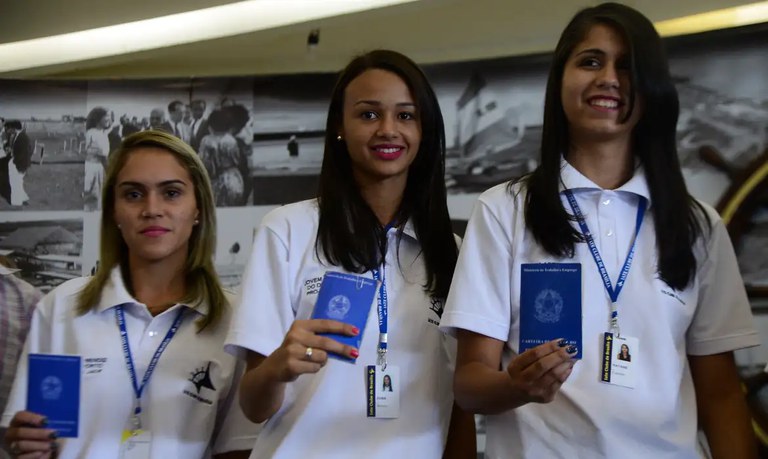 Programa Aprendizagem Profissional cria o maior número de empregos em 25 anos — Agência Gov