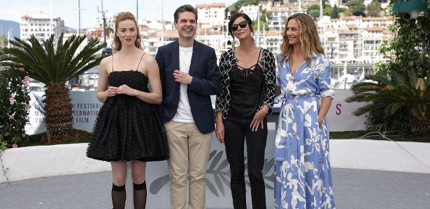 15.mai.2025 - Equipe do filme "Dalloway" durante uma sessão de fotos na 78ª edição do Festival de Cinema de Cannes