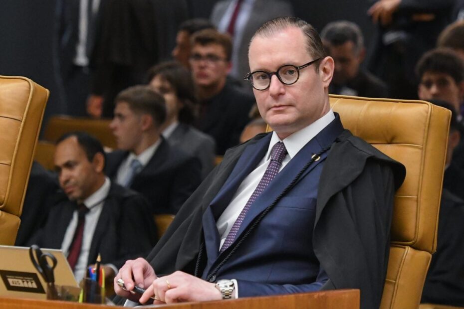 Zanin rejeita petição feita com inteligência artificial e aplica multa por má-fé – CartaCapital