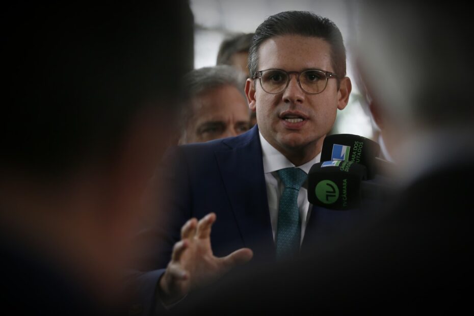 Antes de reunião com Haddad, Motta diz que taxar criptoativos é alternativa em impasse sobre IOF