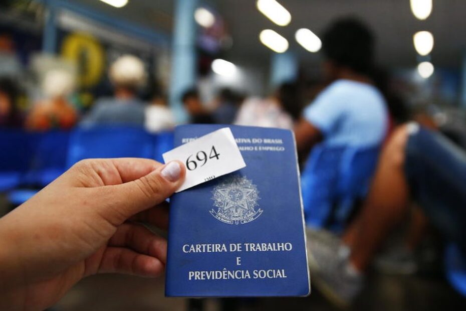 Apesar do desespero das empresas para preencher vagas, há quem não consiga emprego; por quê?
