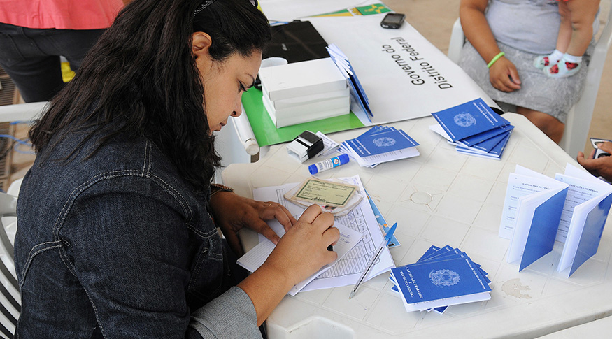 Emprego com carteira assinada e rendimento dos trabalhadores batem recorde — Agência Gov