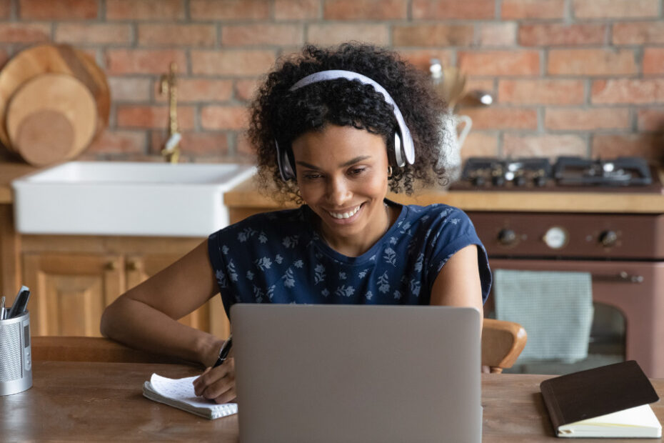 Google oferece cursos gratuitos para formar brasileiros em inteligência artificial