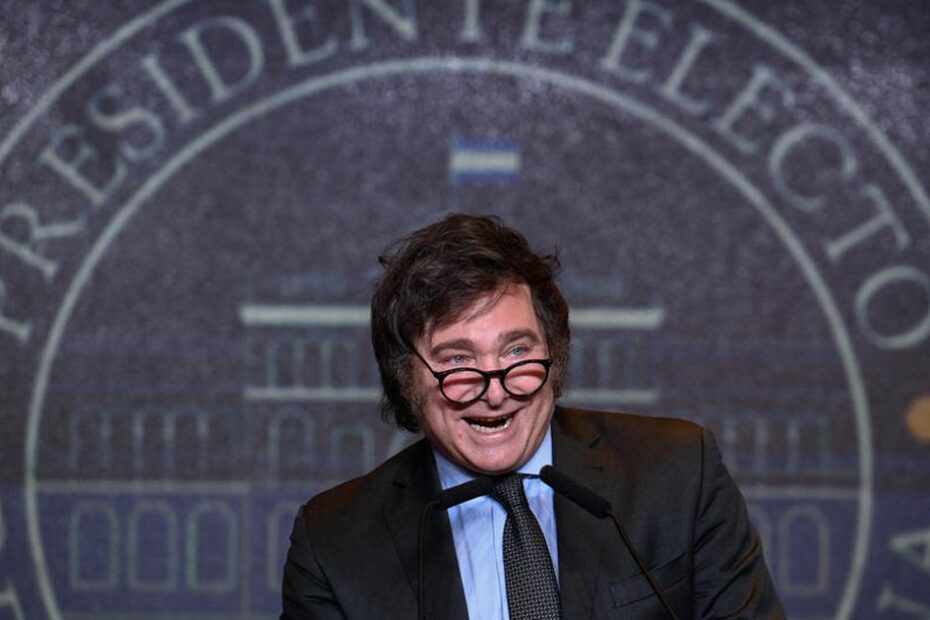 Javier Milei deve apertar ajuste fiscal na Argentina e pede corte de gastos extra a ministros