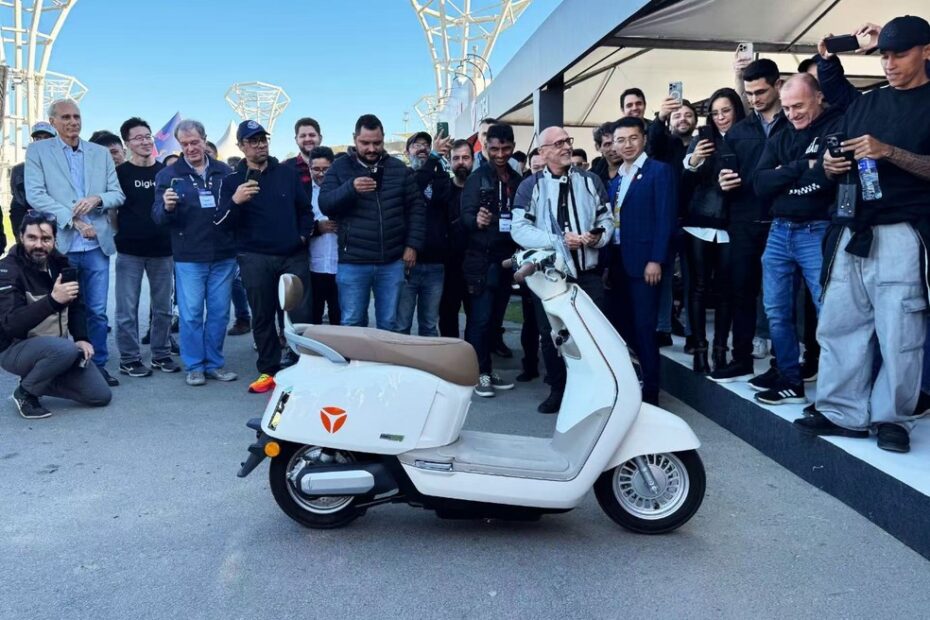 'MotoGPT'? China lança scooter pilotada por inteligência artificial