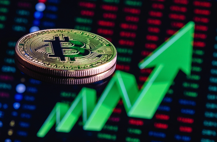 De criptomoeda a rival do ouro: Como a Bitcoin conquistou o mercado em 5 anos