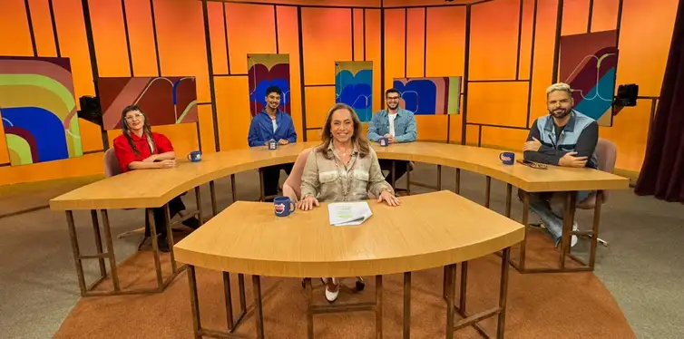 Cissa Guimarães recebe Paula Martini, Raony Phillips e Diogo Ortiz no Sem Censura