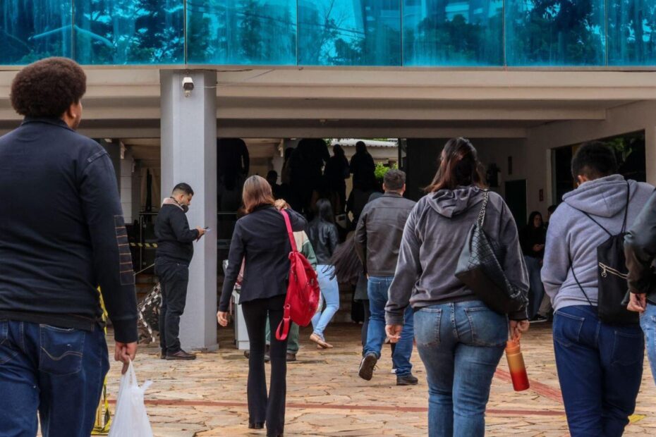 Semana começa com mais de 70 vagas e salários de até R$ 13 mil em MS; confira