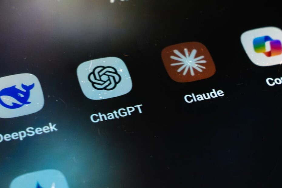 Vire um mestrão da IA no trabalho com essas dicas para ChatGPT, Gemini e Claude