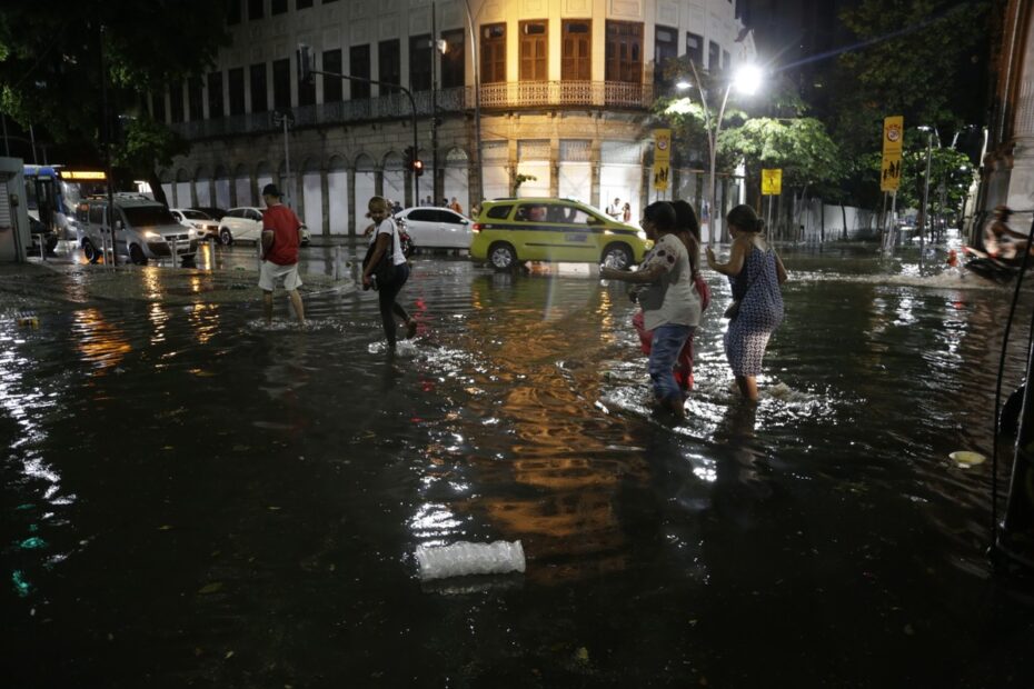 pesquisadores desenvolvem inteligência artificial para prevenir efeito das chuvas extremas no Rio