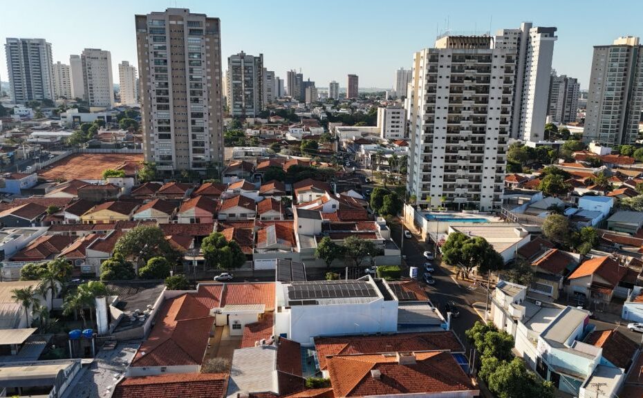 Araçatuba tem mais de 1,5 mil vagas de emprego e salários que chegam a R$ 10 mil