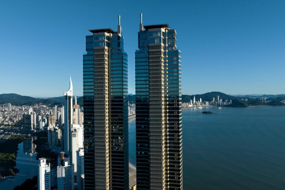 Elevador ultrarrápido do 'prédio de Neymar' impressiona