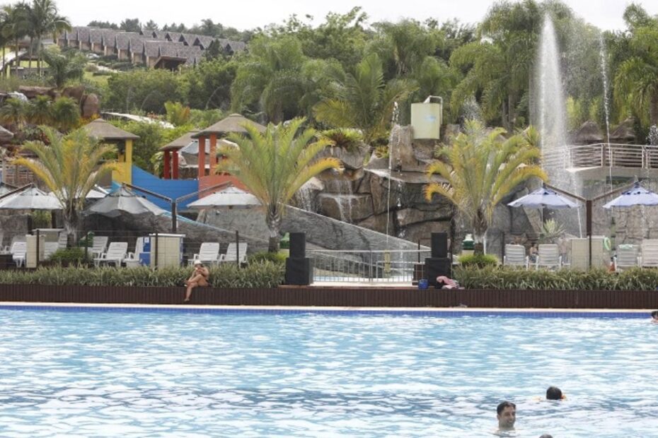 Maior parque aquático de SC abre 60 vagas de emprego de olho na temporada de verão