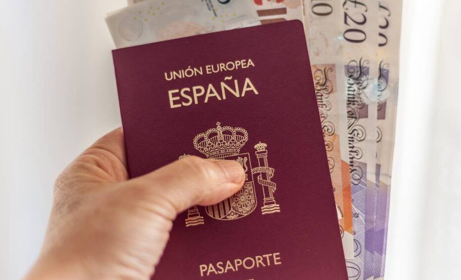 Passaportes escaneados são vendidos na dark web por até US$ 5 mil