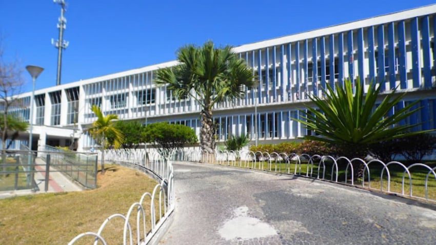 Prefeitura abre concurso com cerca de 600 vagas e salários de até R$ 12 mil