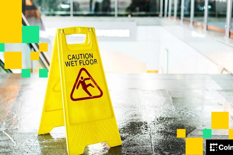 A cycling team riding in a paceline. (James Thomas/Unsplash)