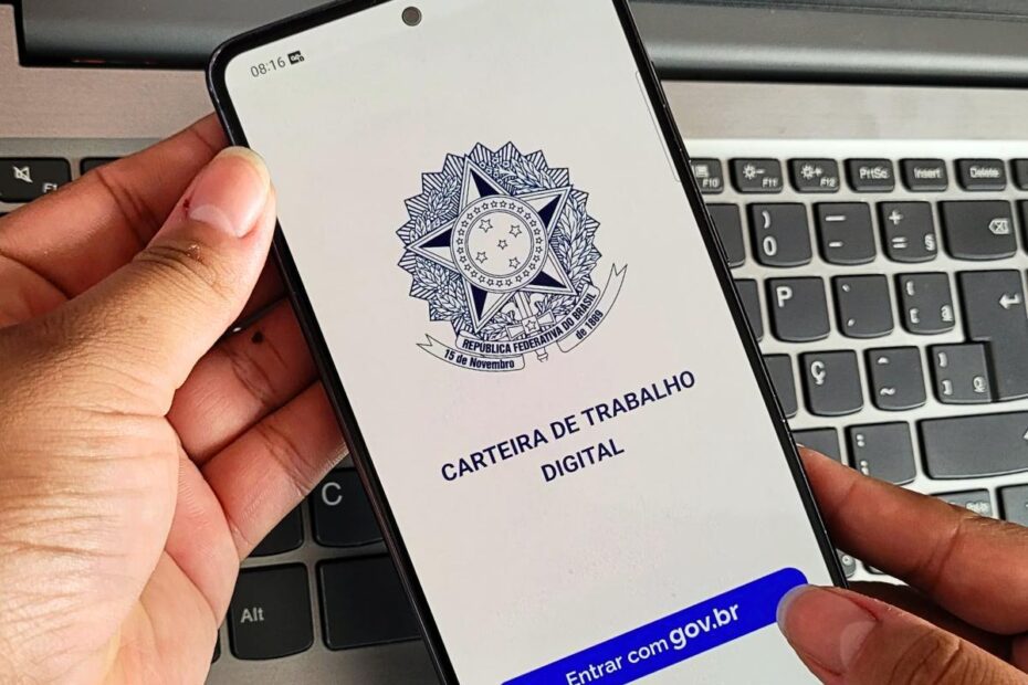 Balcão de Emprego tem vagas com benefícios e salários de até R$ 6 mil