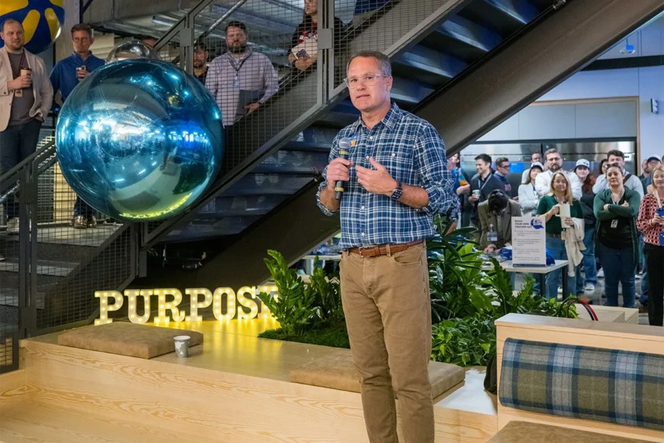 CEO do Walmart: ‘A inteligência artificial vai mudar literalmente todos os empregos’; veja as habilidades e o perfil que vão destacar os profissionais - Times Brasil