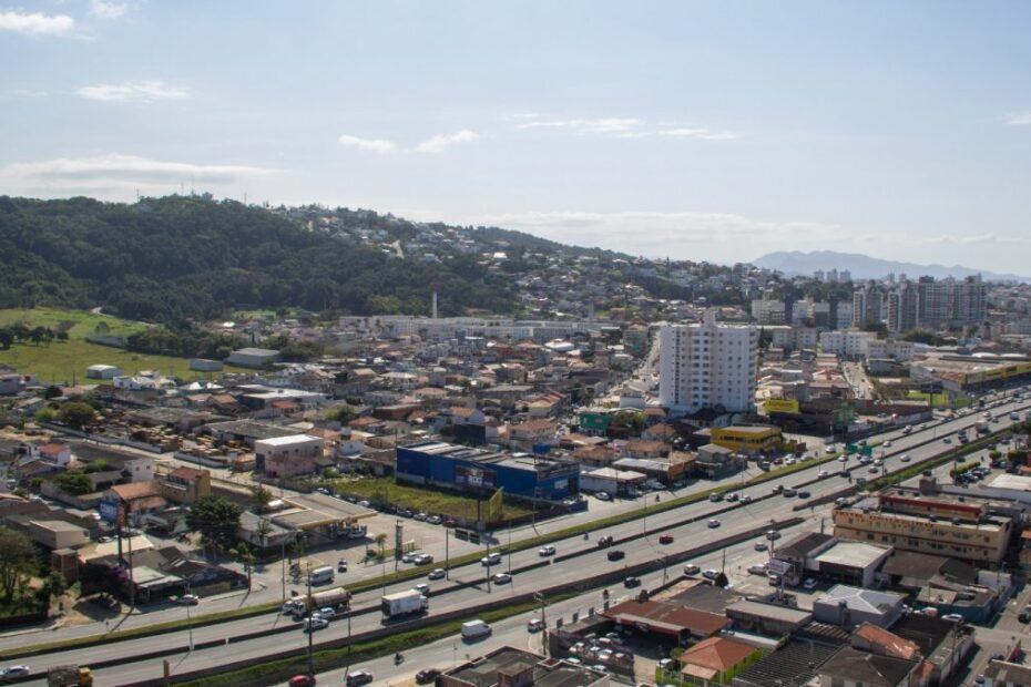 Concurso com alto salário em cidade vizinha à Ilha de SC