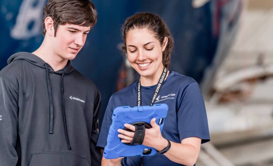 Embraer abre vagas de estágio para alunos do ensino superior e técnico