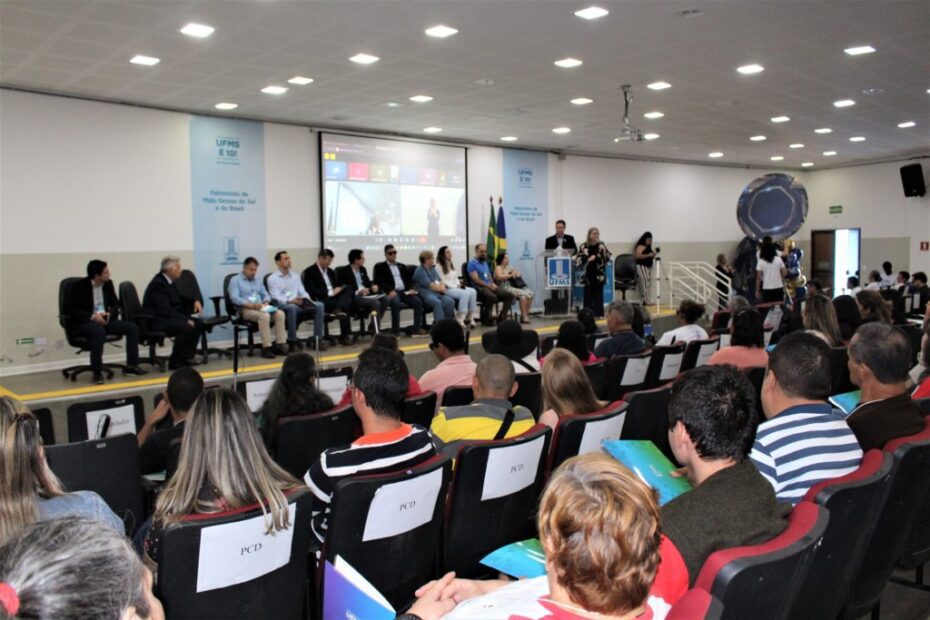 Instituições se reúnem na UFMS para discutir tecnologia assistiva e inteligência artificial