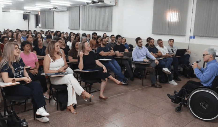 UFU promove curso de extensão em IA para profissionais da Educação