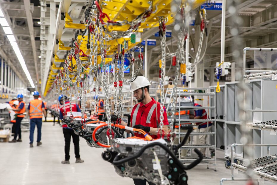 BYD abre 200 vagas de emprego para fábrica em Camaçari; veja como se candidatar