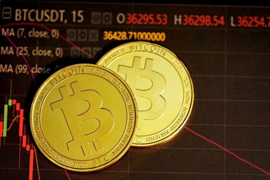 Bitcoin acelera queda com temor de crise de crédito e acumula perdas de 12,8% em 7 dias | Criptomoedas