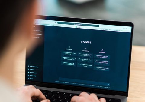 CEO da OpenAI anuncia novidade no ChatGPT com liberação para conteúdo erótico