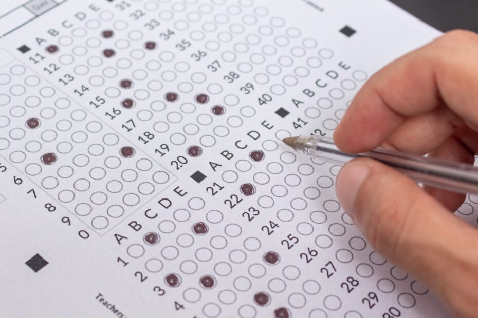 Concursos públicos oferecem mais de 7 mil vagas com salários de até R$ 44 mil