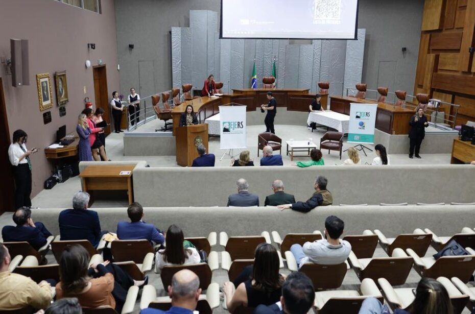 Evento debate a influência das novas tecnologias no cenário eleitoral — Tribunal Regional Eleitoral do Rio Grande do Sul