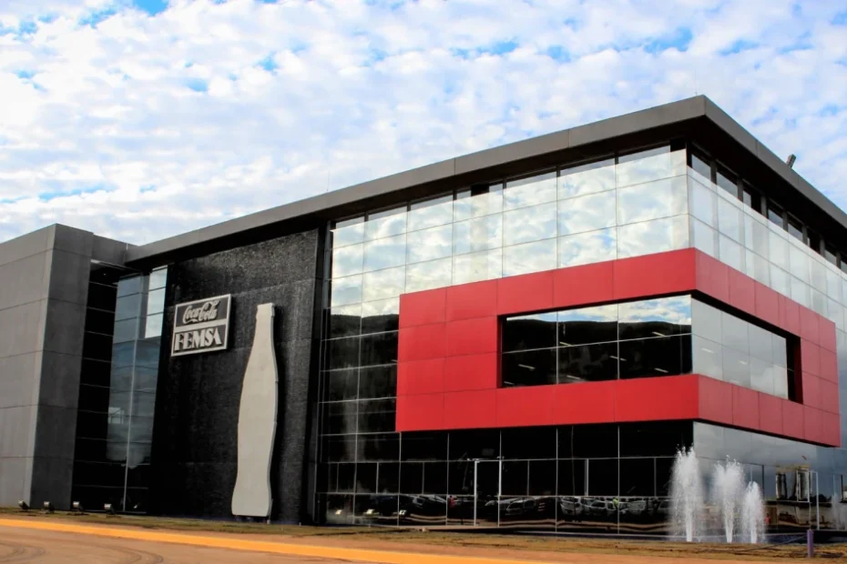 Fábrica da Coca-Cola em Itabirito (MG) anuncia vagas de emprego; veja detalhes