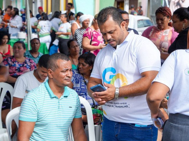 Foram mais de 300 pessoas atendidas, que tiveram acesso a atendimento, informações e orientação para se cadastrar em vagas de emprego / Fotos: Richard Mayer e Daniele Melo