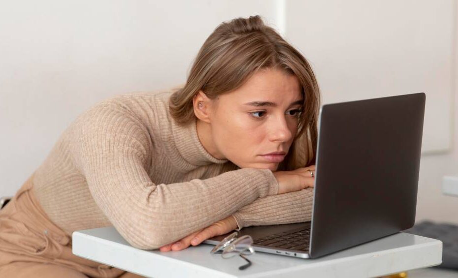 Jovens deixam indícios na inteligência artificial que se suicidariam