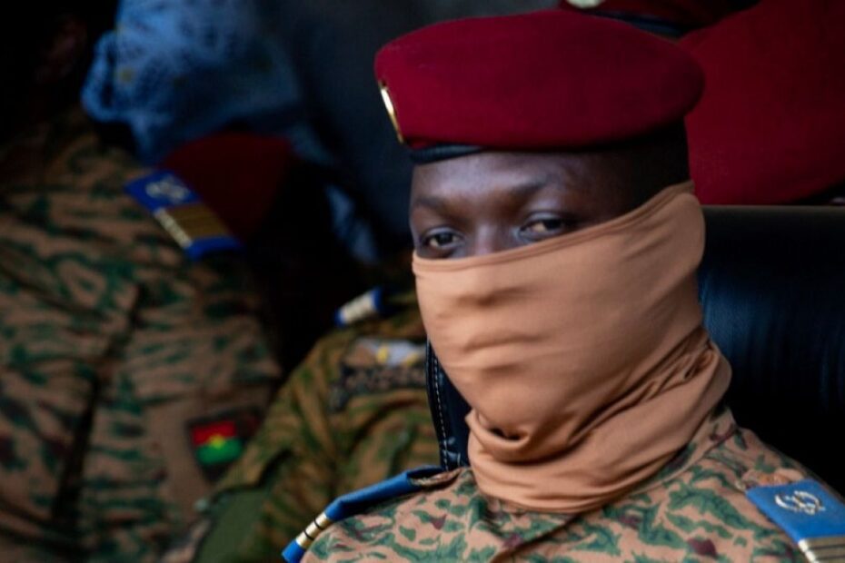 Junta militar do Burkina Faso prende trabalhadores de ONG europeias por "espionagem"