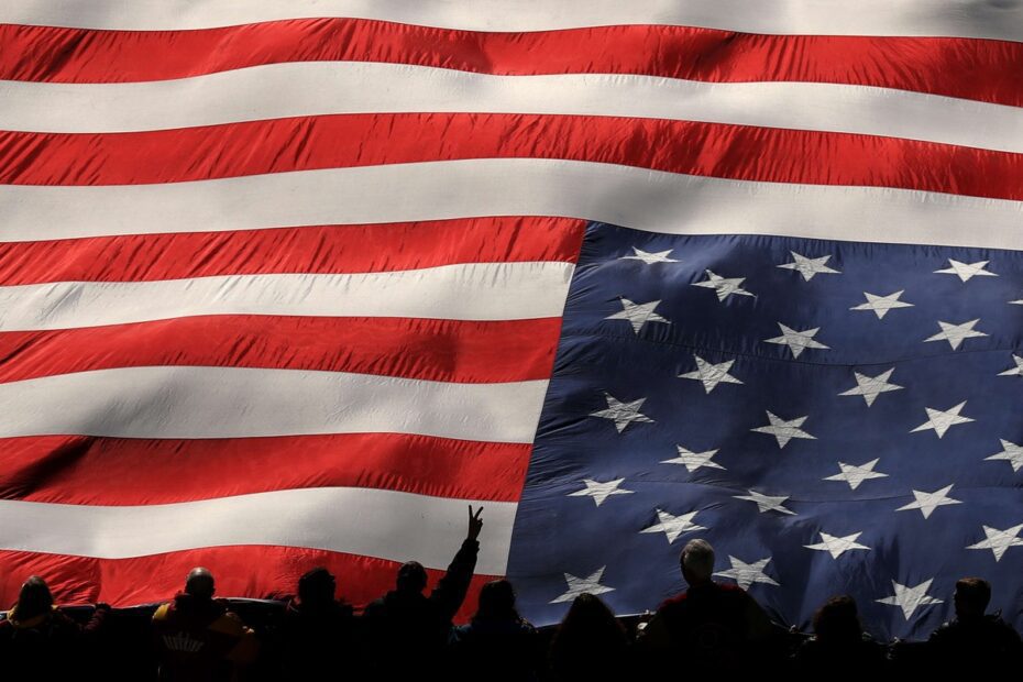 O que está por trás da taxa de visto de trabalho de US$ 100 mil criada por Trump? Perda de vagas