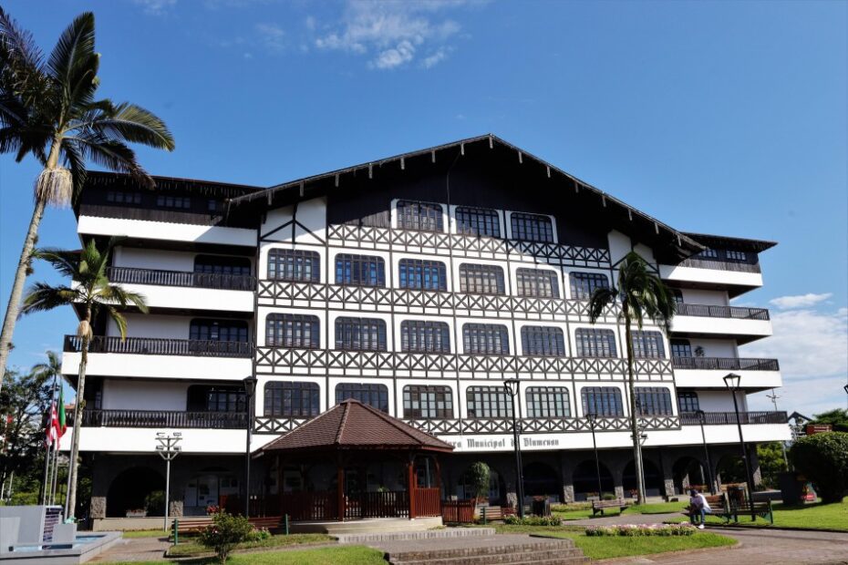 Prefeitura de Blumenau abre processo seletivo para contratação temporária em diversas áreas
