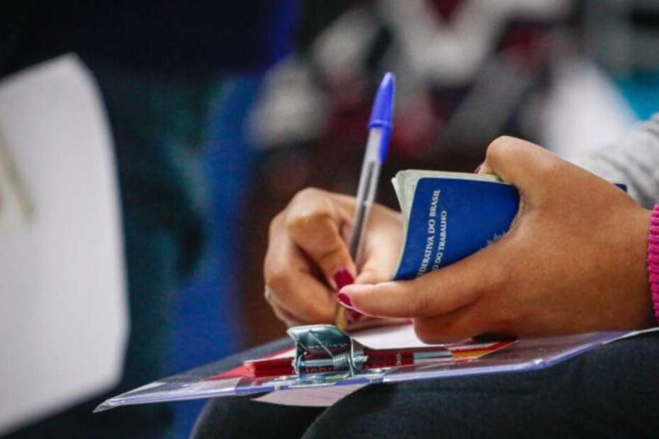 Semana começa com mais de 3 mil vagas de emprego em Porto Alegre