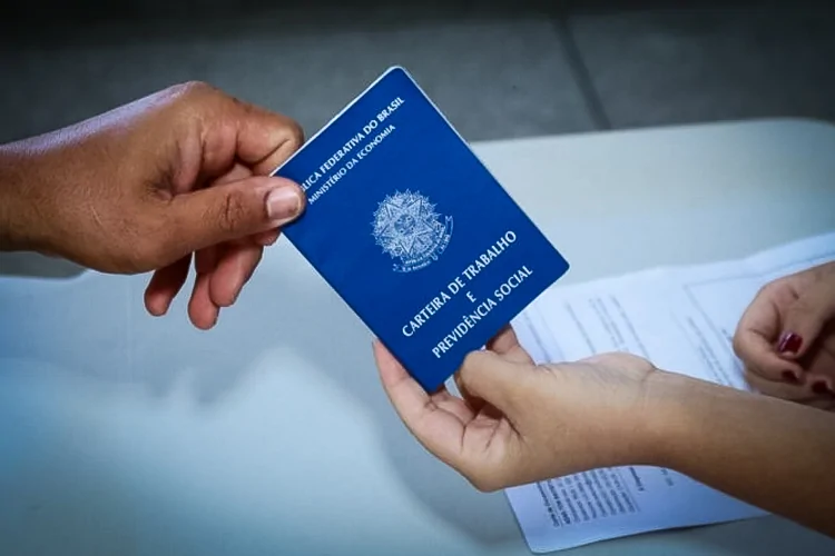 Semana começa com mais de 6,4 mil vagas de emprego