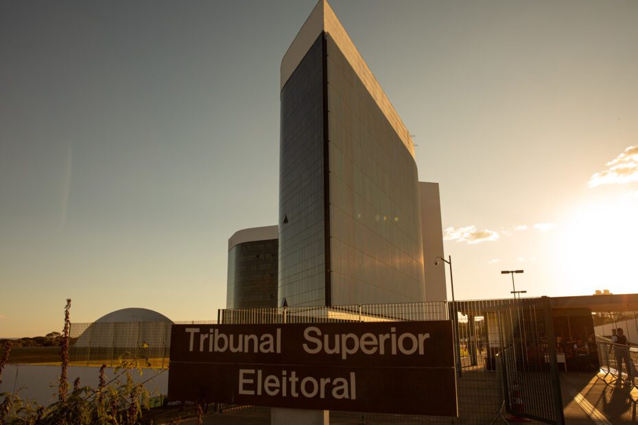 TSE pode exigir lista tríplice só de mulheres para vaga nos TREs