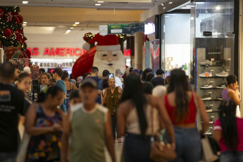 há mais de 2,4 mil vagas de emprego temporário no Estado do Rio. Veja como concorrer