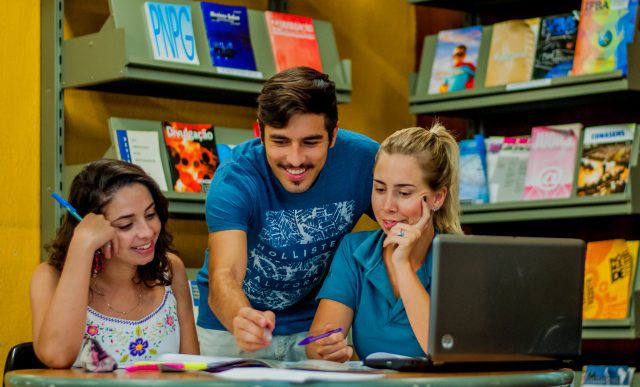 Estudantes participam de atividades extraclasse, em diversas modalidades, como a monitoria (Foto: Géssica Leine/UFJF)