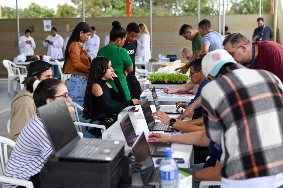Agência do Trabalhador nos bairros oferta 400 vagas no Jardim Gralha Azul – Prefeitura Municipal de Ponta Grossa