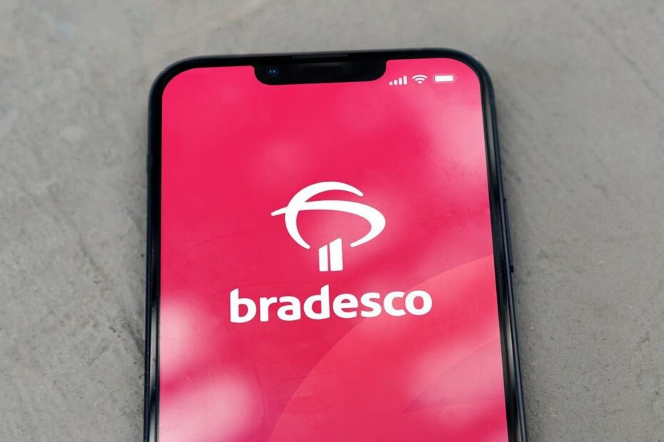 Bradesco caiu? App do banco enfrenta problemas no meio da Black Friday