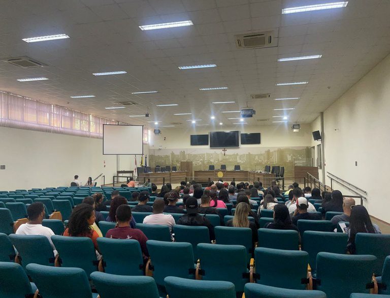 CAC da Câmara realiza processos seletivos com empresas para 89 vagas entre 01 e 05 de dezembro — Câmara Municipal de Pouso Alegre