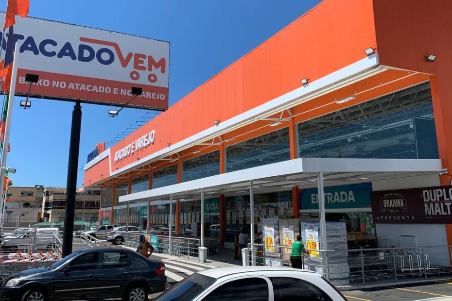 Dono do Extrabom abre 290 vagas temporárias para reforçar operações no verão