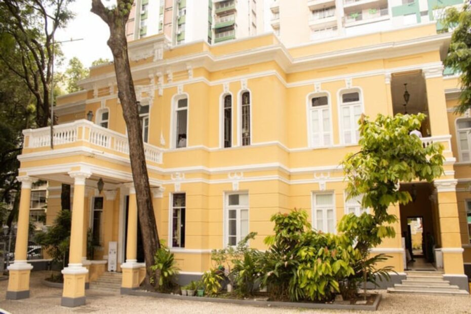 Funceb abre vagas de emprego com salário de R$ 2,3 mil